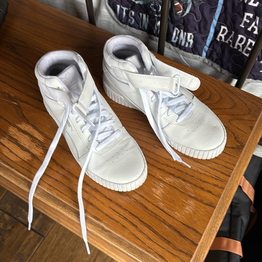Women’s Puma high tops size 9